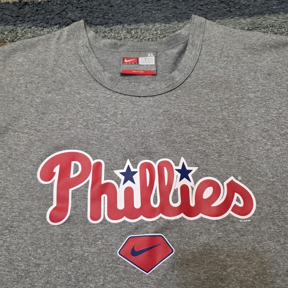 Vintage Y2K Philadelphia Phillies Nike Men’s Size XL Gray Crew Neck Tee Shirt